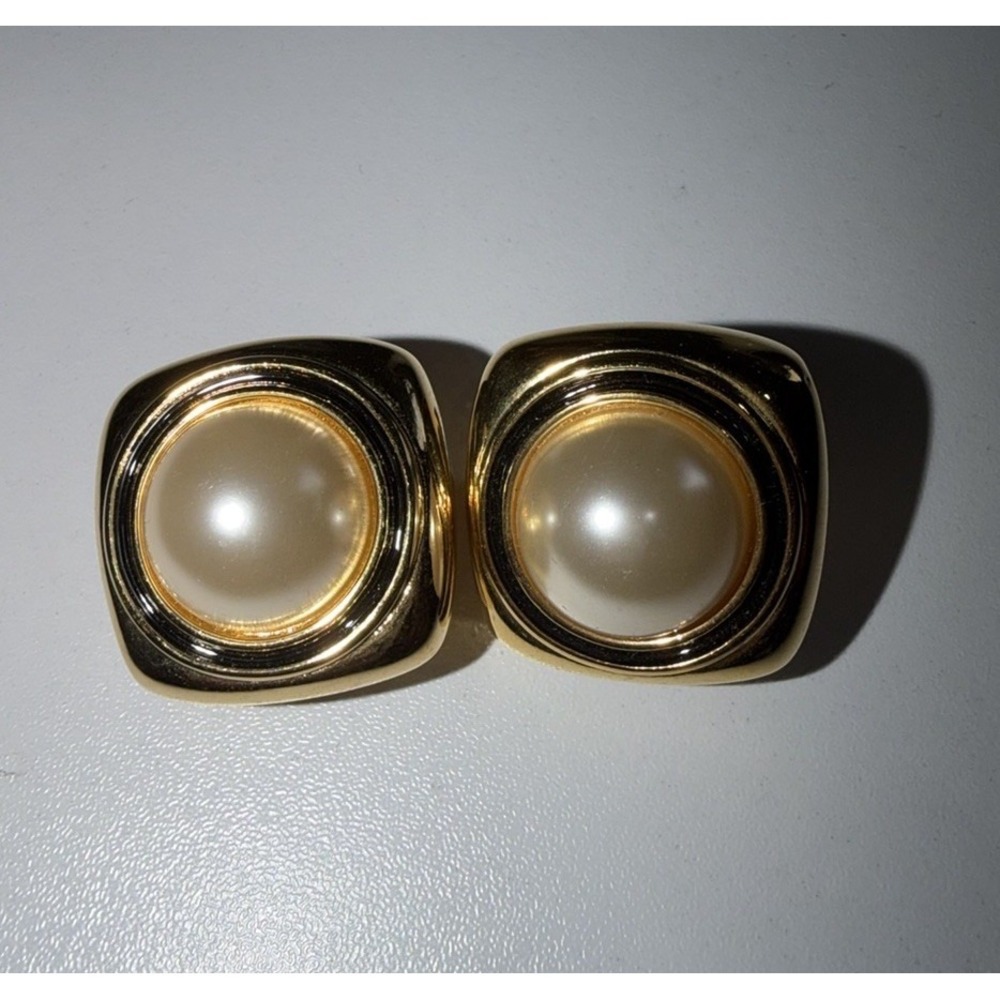 Vintage JOAN RIVERS Round‎ Pearl Cabochon Square Clip On Earrings